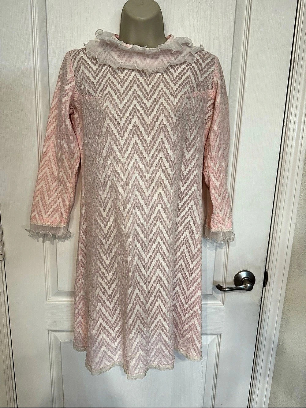 Vintage 60s 70s Dress de Ville Chicago Pink White Chevron Knit Lace Ruffle Dress